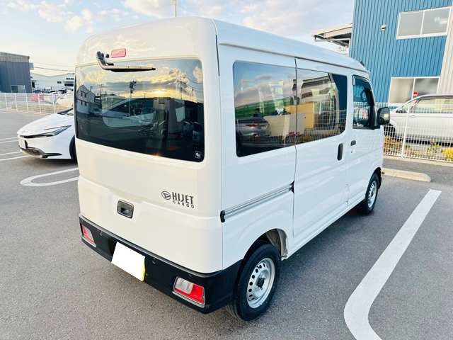 Daihatsu Hijet Cargo 7