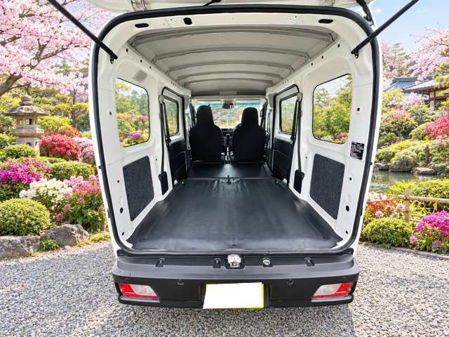 Daihatsu Hijet Cargo 8