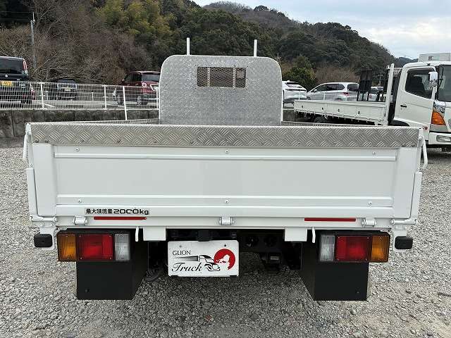 Isuzu Elf 7