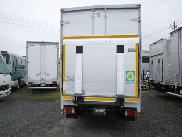 Isuzu Elf 11