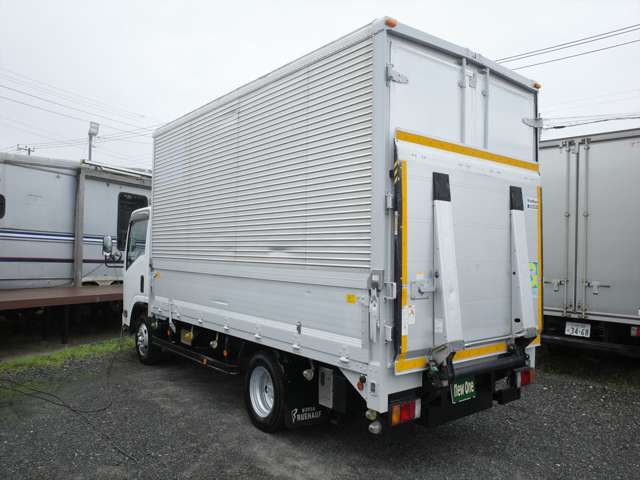 Isuzu Elf 12