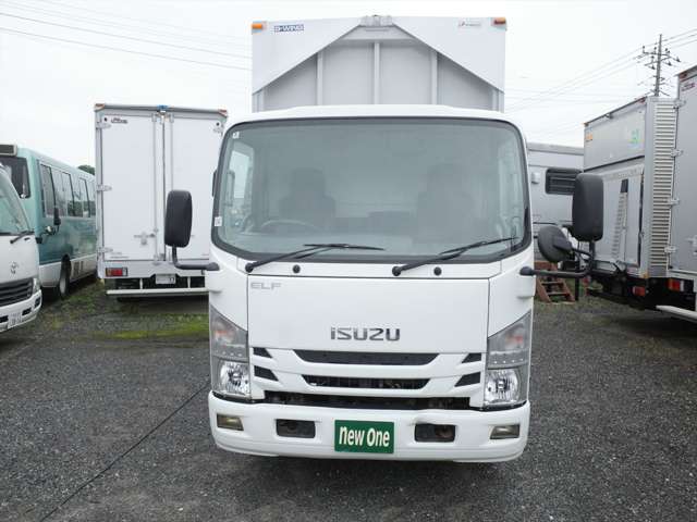 Isuzu Elf 4