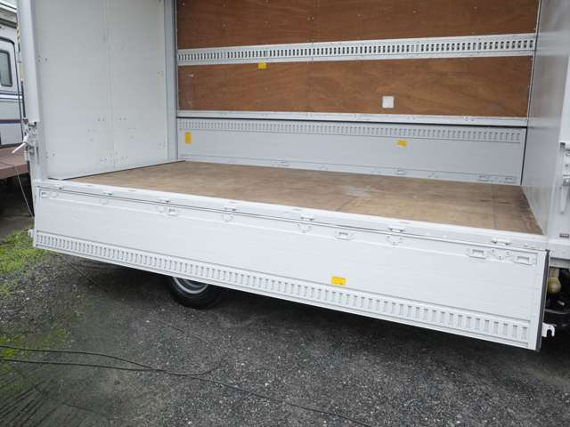 Isuzu Elf 8