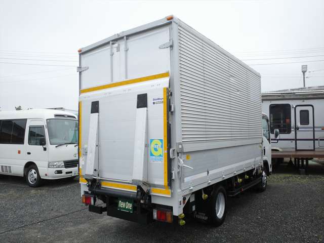 Isuzu Elf 10