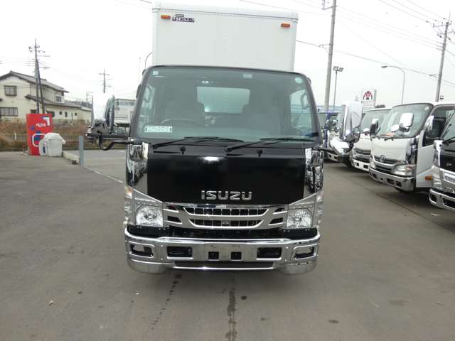 Isuzu Elf 4