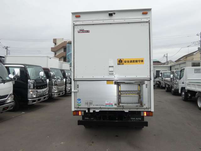 Isuzu Elf 8