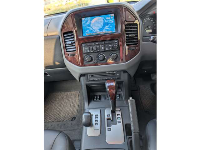Mitsubishi Pajero 9