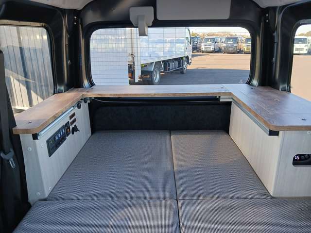 Daihatsu Hijet Cargo 2