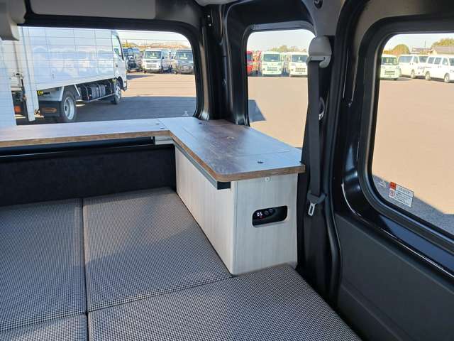 Daihatsu Hijet Cargo 4