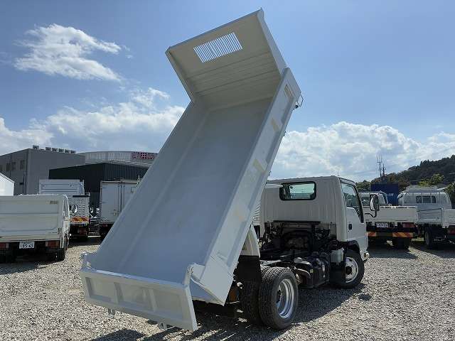 Isuzu Elf 8