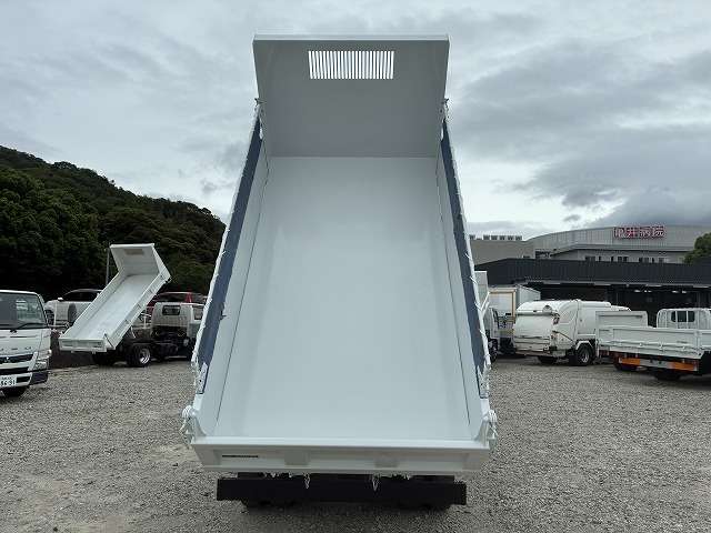 Mitsubishi Fuso Canter 7