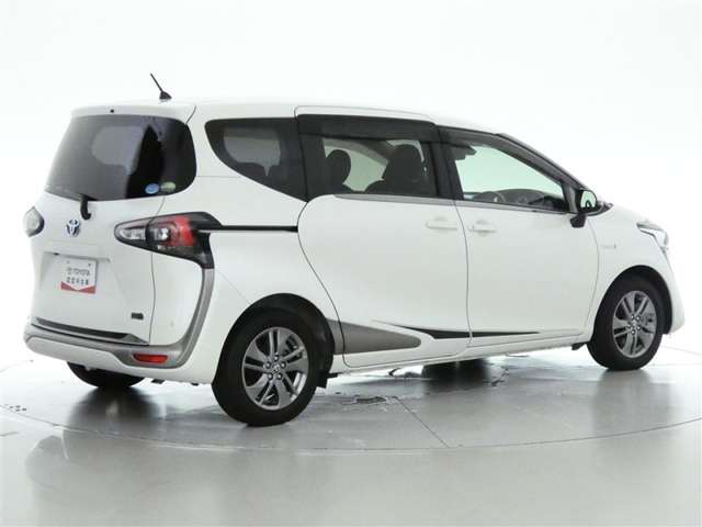 Toyota Sienta 6