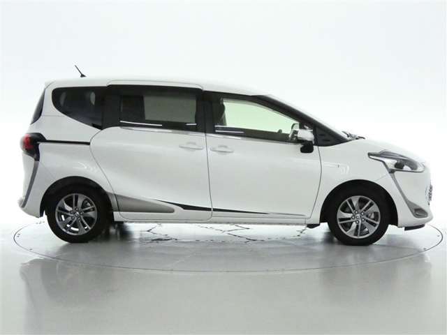 Toyota Sienta 7