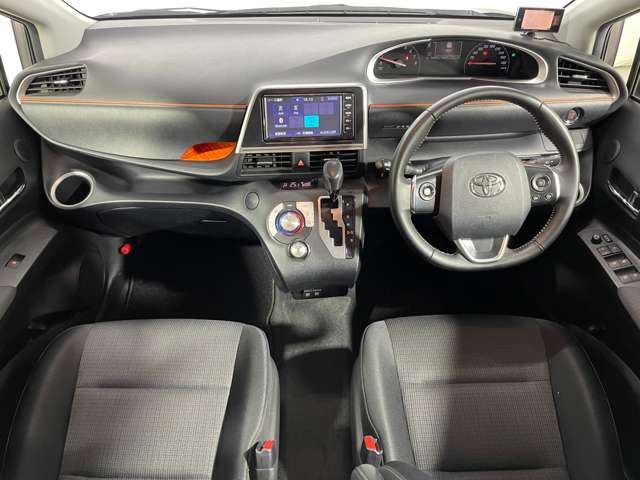 Toyota Sienta 5