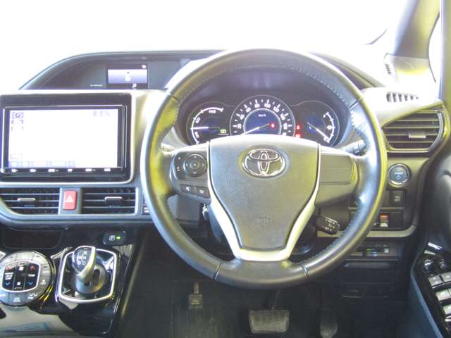 Toyota Noah 5