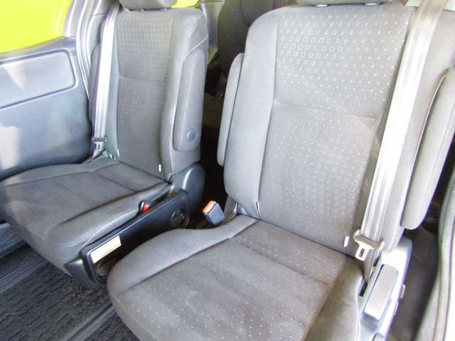 Toyota Noah 7