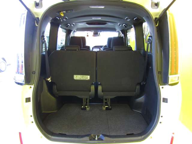 Toyota Noah 9