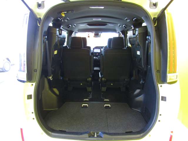 Toyota Noah 10