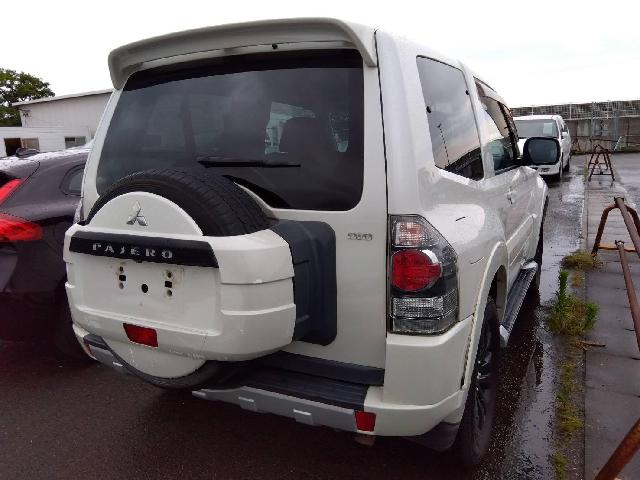 Mitsubishi Pajero 5
