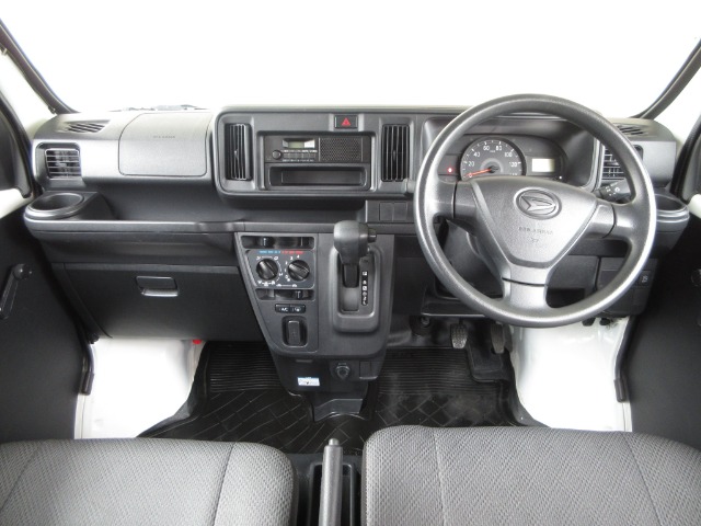 Daihatsu Hijet Cargo 2