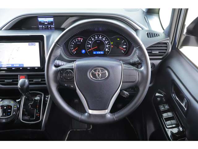 Toyota Voxy 8