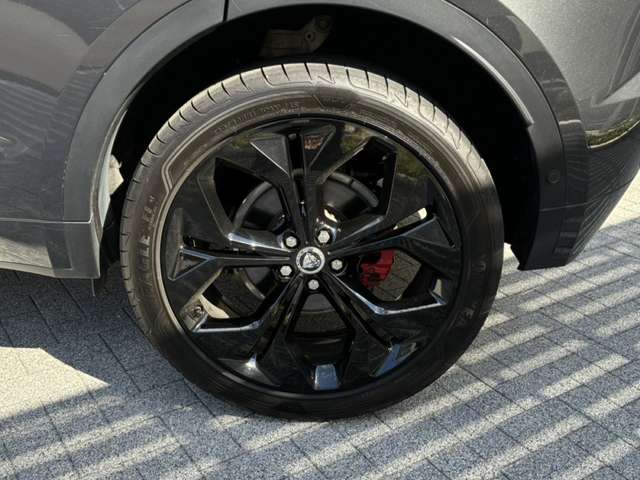 Jaguar E-Pace 8