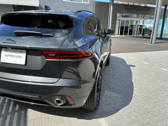 Jaguar E-Pace 10