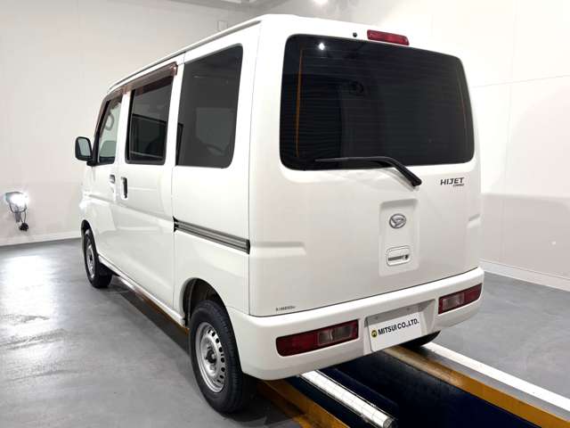 Daihatsu Hijet Cargo 6