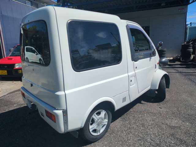 Daihatsu Midget II 4
