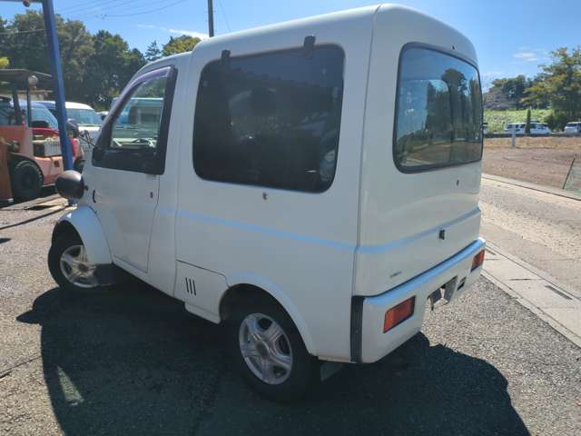 Daihatsu Midget II 6