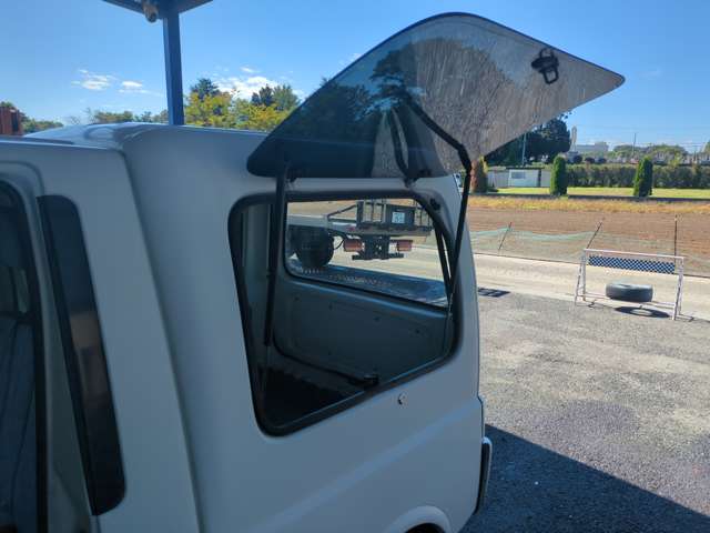 Daihatsu Midget II 9