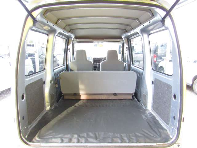 Daihatsu Hijet Cargo 9