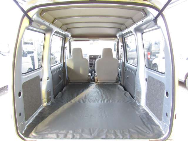 Daihatsu Hijet Cargo 10