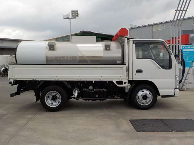Isuzu Elf 6