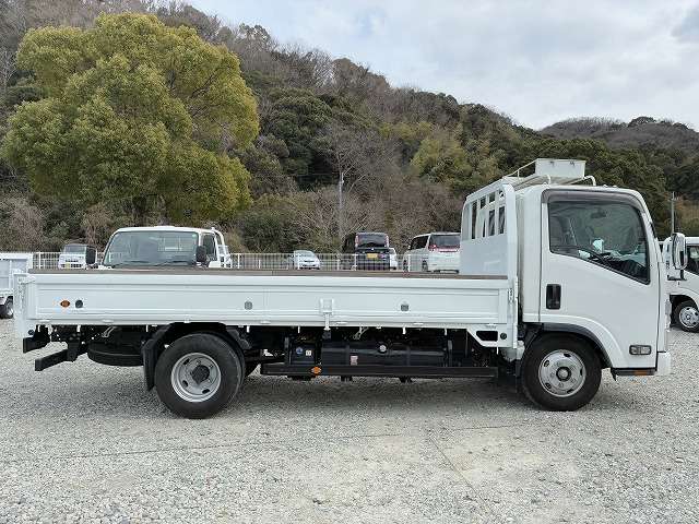 Isuzu Elf 4