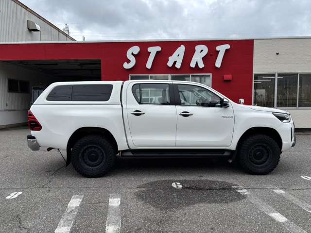 Toyota Hilux 2