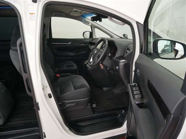 Toyota Alphard 6