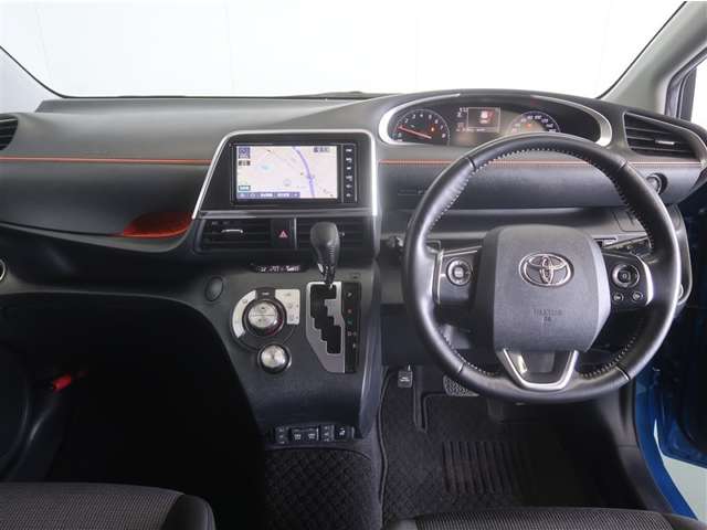 Toyota Sienta 8
