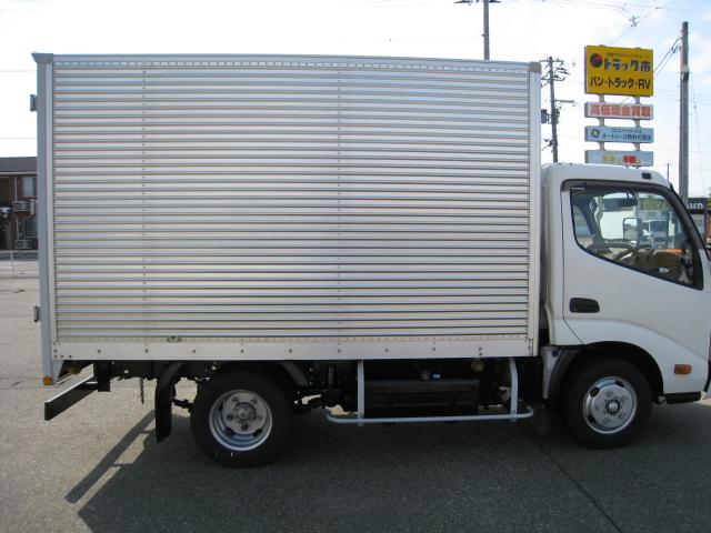 Hino Dutro 8