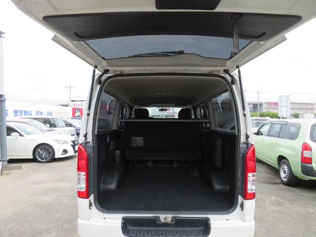 Toyota Hiace Van 11