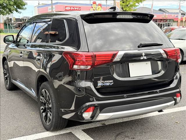 Mitsubishi Outlander PHEV 8