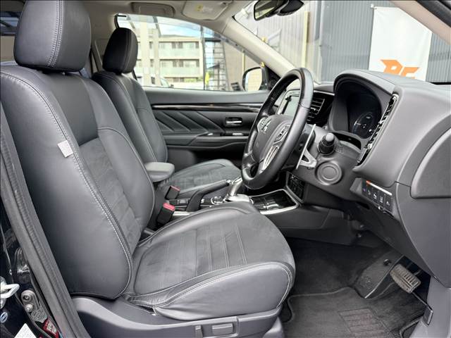 Mitsubishi Outlander PHEV 9