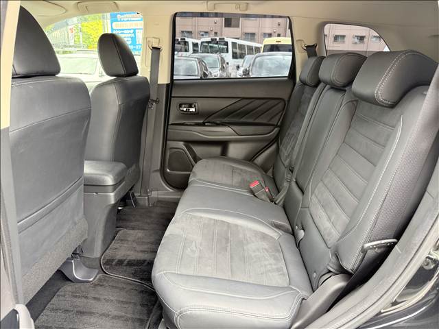 Mitsubishi Outlander PHEV 10