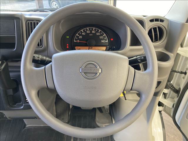 Nissan NV100 Clipper 10