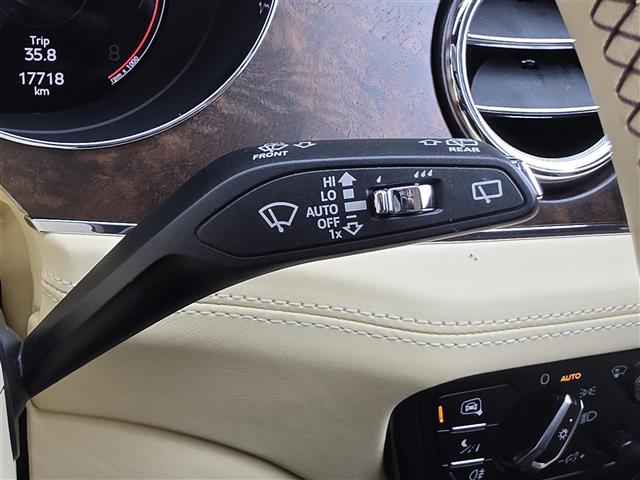 Bentley Bentayga 12