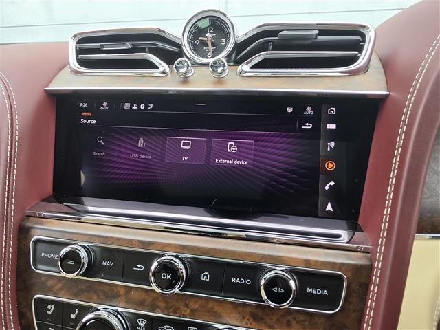 Bentley Bentayga 7