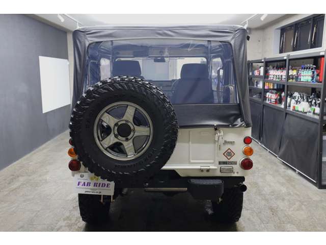 Mitsubishi Jeep 12