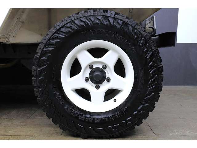 Mitsubishi Jeep 4