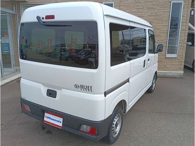 Daihatsu Hijet Cargo 6