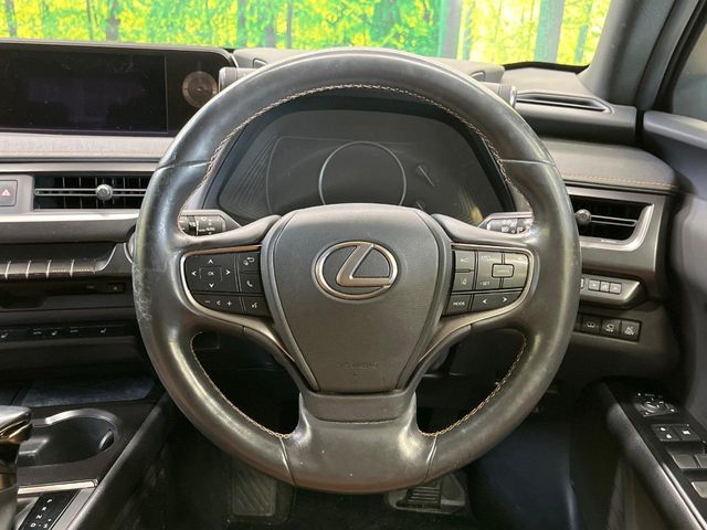 Lexus UX 5